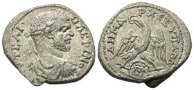 Dekapolis. Gadara. Macrinus (217 - 218 n. Chr.).

 Tetradrachme (Billon).
Vs: Büste des Macrinus in Rückansicht mit Lorbeerkranz, Paludament und Pa...