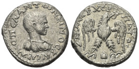Mesopotamien. Edessa. Diadumenianus, als Caesar (217 - 218 n. Chr.).

 Tetradrachme (Billon).
Vs: Büste des Diadumenianus in Vorderansicht mit Palu...