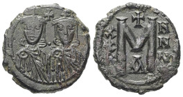 Leo V. Armenius mit Constantinus (813 - 820 n. Chr.).

 Follis (Kupfer). Constantinopolis.
Vs: Gekrönte Büsten des Leo und des Constantinus in Chla...