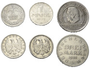 Deutschland - Lots.


Weimarer Republik. 

Lot (6 Stück, Silber): 
1 Reichsmark 1924 E, 1925 D (2 verschiedene) und 1926 A.
3 Mark 1925 D. Münc...