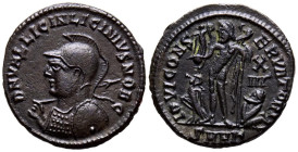 LICINIO II. Follis. (Ae. 2,97g/19mm). 321-324 d.C. Alejandría. (RIC 30). Anv: Busto con casco y coraza de Licinio II a izquierda portando escudo y lan...