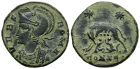 CONSTANTINO I. Follis. (Ae. 2,18g/18mm). 307-337 d.C. Constantinopla. (RIC 78). Anv: Busto con casco y coraza de Roma a izquierda, alrededor leyenda: ...