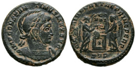 CONSTANTINO I. Follis. (Ae. 3,02g/17mm). 319 a.C. Treveri. (RIC 209). Anv: Busto con casco y coraza, alrededor leyenda: IMP CONSTANTINVS MAX AVG. Rev:...