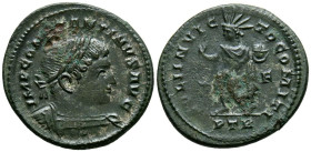 CONSTANTINO I. Follis. (Ae. 4,33g/23mm). 306-337 d.C. Treveri. (RIC 870). Anv: Busto laureado con coraza de Constantino I a derecha, alrededor leyenda...