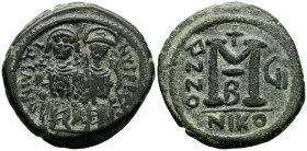 JUSTINO II y SOFIA. Follis. (Ae. 13,55g/30mm). 565-578 d.C. Nicomedia. (Seaby 369). Anv: Justino II y Sofia sentados de frente, alrededor leyenda: DN ...