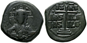 ANONIMO, Atribuído a Romano III. Follis. (Ae. 11,48g/27mm). 1028-1034 d.C. Constantinopla. (Seaby 1823). Anv: Busto de Cristo de frente con libro y cr...