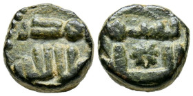 EMIRATO DEPENDIENTE DE CÓRDOBA, PERIODO DE GOBERNADORES. Anónimo. Felús. (Ae. 1,53g/10mm). Sin fecha ni ceca. (R. Frochoso IX-a). MBC.