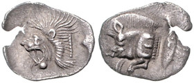 KLEINASIEN, MYSIEN, Stadt Kyzikos, AR Obol (480-400 v.Chr.). Eberprotome l. mit E auf der Schulter, dah. Thunfisch. Rs.Löwenkopf im quadratum incusum ...