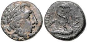 KLEINASIEN, MYSIEN, Stadt Pergamon, AE 18 (2.-1.Jahrh.v.Chr.). Kopf des Asklepios r. Rs.Schlange windet sich um Omphalos. 7,31g; 12h.
 grüne Patina, ...