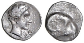 KLEINASIEN, TROAS, Stadt Kebren, AR Hemiobol (400-310 v.Chr.). Kopf des Apollo r., dav. SO. Rs.Widderkopf r. 8mm; 0,41g; 3h.
 ss
BMC 17.44.14
