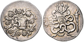 KLEINASIEN, IONIEN, Stadt Ephesos, AR Cistophor Jahr 66 = 81-80 v.Chr. Cista mystica im Efeukranz. Rs.Bogen im Köcher neben zwei Schlangen, i.F.r. Fak...