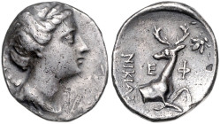 KLEINASIEN, IONIEN, Stadt Ephesos, AR Didrachme (245-202 v.Chr.). Drapierte Büste der Artemis r. Rs.Hirschprotome, r. Biene. 6,26g. Ex Blaser-Frey 4, ...