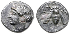 KLEINASIEN, IONIEN, Stadt Ephesos, AE 10 (280-258 v.Chr.). Weiblicher Kopf mit Mauerkrone l. Rs.Biene. 1,44g.
 vz
Sear 4409; BMC 14.55.68