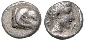 KLEINASIEN, KARIEN, Stadt Halikarnassos, AR Hemiobol (395-377 v.Chr.). Widderkopf r. Rs.Jünglingskopf r., dahinter P.7mm; 0,55g; 3h.
 ss
Slg.Klein 4...