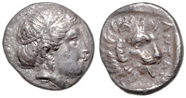 KLEINASIEN, KARIEN, Stadt Knidos, AR Obol (330-250 v.Chr.). Kopf der Aphrodite r. Rs.Löwenprotome r., Magistrat ANTAH. 0,88g.
 vz
Vgl.BMC 44ff