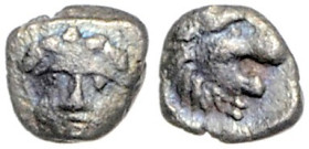 KLEINASIEN, PISIDIEN, Stadt Selge, AR Obol (400-300v.Chr.). Kopf der Gorgo v. vorn. Rs.Löwenkopf. 7mm; 0,48g; 3h.
 ss
SNG Aul.5275