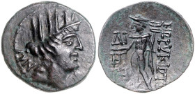 KLEINASIEN, KILIKIEN, Stadt Korykos, AE 22 (1.Jahrh.v.Chr.). Kopf der Tyche mit Mauerkrone r. Rs.Hermes mit Geldbörse und Kerykeion an Säule stehend. ...