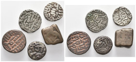 INDIEN / SULTANE VON DELHI, DYNASTIE DER KHALJIS. 'Ala al din Mohammed II., 1296-1316, Billon Jital o.J. 15mm; 2,77g; 3h. (Mitch.2569). DAZU: Dynastie...