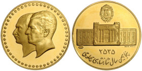 IRAN, Mohammad Reza Pahlavi Shah, 1941-1979, Goldmed. MS 2535 (1976) auf 50 Jahre Nationalbank. Büsten Reza Shah und Mohammad Reza gestaffelt l., Perl...