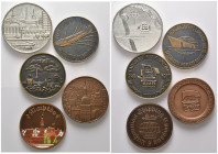 LETTLAND / RIGA, Stadt, Br.-Med. 1980 a.d. 40. Jahrestag der lett. Schifffahrtsgesellschaft. Stadtansicht. Rs.Logo mit Datum. vz; 60mm, 118g. Br.-Med ...