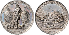 BAYERN, Maximilian II. Emanuel, 1679-1726, Silbermed. 1695 von G. Hautsch, a.d. Rückeroberung von "Namur". Hercules mit den Medaillons von Max. Emanue...