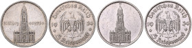 DRITTES REICH, 1933-1945, 5 Reichsmark 1934 A/E (2x). Garnisonkirche mit Datum und ohne. Je 29mm; Je ca. 13,80g; 12h.
 2 Stk., vz
J.356; 357