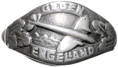 DRITTES REICH, 1933-1945, Versilb. Fingerring "Gegen Engelland". Stuka-Jäger zw. Eichenblättern. Innen 21mm. 6,12g.
 ss