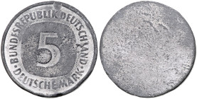 BUNDESREPUBLIK DEUTSCHLAND, 5 DM. Eins. Bleiprobeabschlag der Rückseite. Wertzeichen, .BUNDESREPUBLIK DEUTSCHLAND.DEUTSCHE MARK. 29mm; 15,15g.
 kl.Rd...