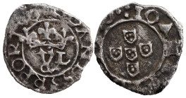 Portugal
D. João III (1521-1557)
Cinquinho Lisboa -L Prata
Coroa com 3 flor-de-lis.
Legenda anverso: IOANES 3 R PORTVG
Legenda reverso: IOANES 3 ...