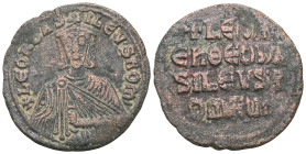 Leo VI (886-912). Bronze follis . Constantinople. +LEON bAS—ILEVS ROM’, crowned bust of Leo VI facing, holding akakia in left hand / +LEOn – En ΘEO bA...