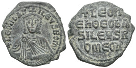 Leo VI (886-912). Bronze follis . Constantinople. +LEON bAS—ILEVS ROM’, crowned bust of Leo VI facing, holding akakia in left hand / +LEOn – En ΘEO bA...