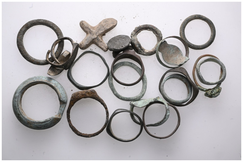GROUP OF ANCIENT ROMAN BRONZE OBJECTS.