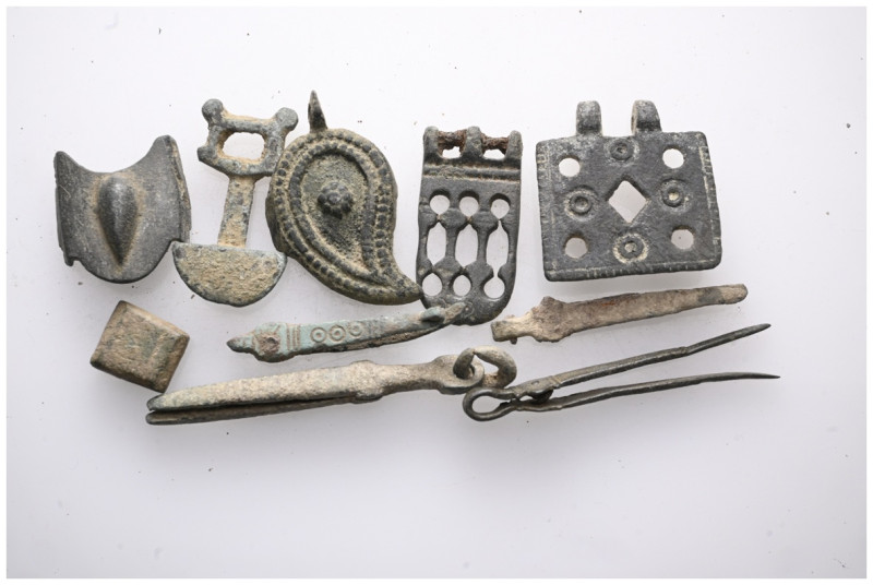 GROUP OF ANCIENT ROMAN BRONZE OBJECTS.