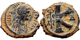 Justinian I (527-565) Half Follis. Obverse: D N IVSTINIANVS PP AVG, diademed, draped, and cuirassed bust right Reverse: Large K, mintmark

 26mm 7.3...