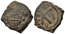 Heraclius (610-641). Æ 20 Nummi (24.5mm, 6.10g). Constantinople, year 1 (610/1).Crowned and cuirassed bust facing, holding globus-cruciger / Large K; ...