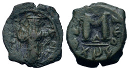 Constans II (641-668). Æ 40 Nummi (17,4mm, 3g). Constantinople. Constans II standing facing, wearing crown surmounted by cross , holding long cross in...
