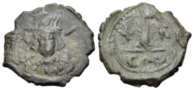 Constantine IV (668-685). Æ 10 Nummi (23mm, 3.88g, 1h). Constantinople. Helmeted, draped and cuirassed bust facing, holding spear over shoulder. R/ La...