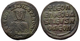 Leo VI (886-912). Æ Follis (26,4mm, 6.4g). Constantinople. Crowned bust facing, short beard, wearing chlamys, holding akakia. R/ + LEOn / En ΘΕΟ bA/SI...