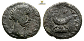 MESOPOTAMIA. Carrhae. Commodus, AD 177-192
Obv: Laureate head right .
Rev: Star above crescent set on base
AE Bronze, 3g 15,1mm