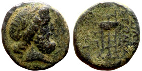 Hellenistic period coin (4-1 century BC) AE Bronze. Obverse: Bust of Zeus Reverse: Tripod