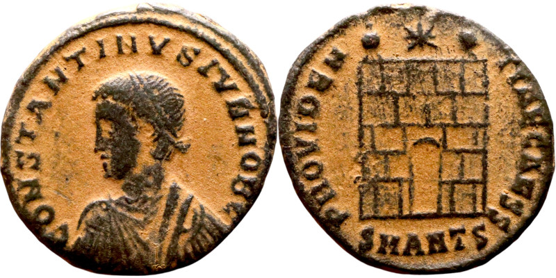 Constantinus II (caesar: 317 -337)). Follis. Obv.: CONSTANTIVS IVN NOB C, Laurea...