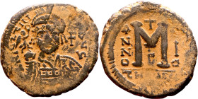 Justinian I (527-656) Follis. Obverse: DN IVSTINIANVS PP AVG, Armoured facing bust holding globus Reverse: Large M between ANNO and regnal year