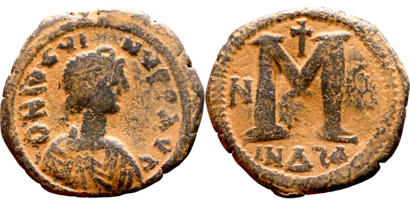 Justin I (518-527) Follis Obverse: :D N IVSTINVS PP AVG, diademed, draped, and c...