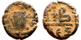 Justinian I (527-565) 12 NUMMI Obverse: D N IVSTINIANVS PP AVG, diademed, draped, and cuirassed bust right Reverse: I / cross/ B