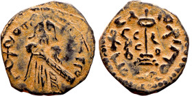 al-Malik ibn Marwan (687-705) Follis. Obverse: Imperial figure. Reverse: Modified cross potent set on steps