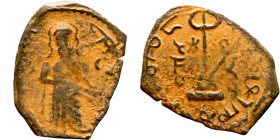 al-Malik ibn Marwan (687-705) Follis. Obverse: Imperial figure. Reverse: Modified cross potent set on steps
