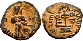 al-Malik ibn Marwan (687-705) Follis. Obverse: Imperial figure. Reverse: Modified cross potent set on steps