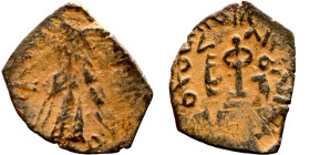 al-Malik ibn Marwan (687-705) Follis. Obverse: Imperial figure. Reverse: Modified cross potent set on steps