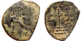 al-Malik ibn Marwan (687-705) Follis. Obverse: Imperial figure. Reverse: Modified cross potent set on steps