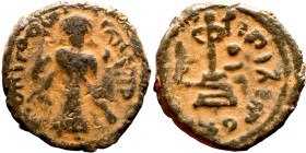 al-Malik ibn Marwan (687-705) Follis. Obverse: Imperial figure. Reverse: Modified cross potent set on steps